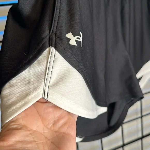 NWT Under Arnour women’s Black shorts Size XL - Picture 2 of 4